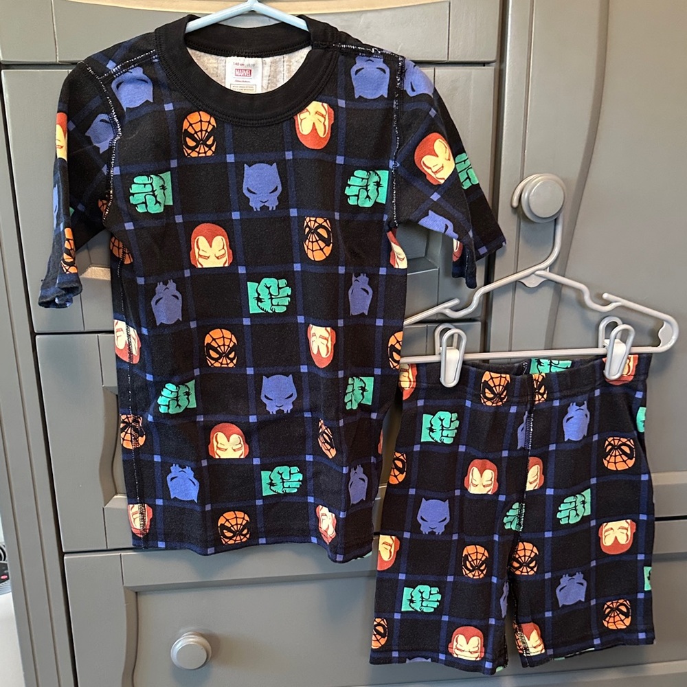 Hanna Andersson Kids Pajama Set - Black with Marvel Hero Patterns